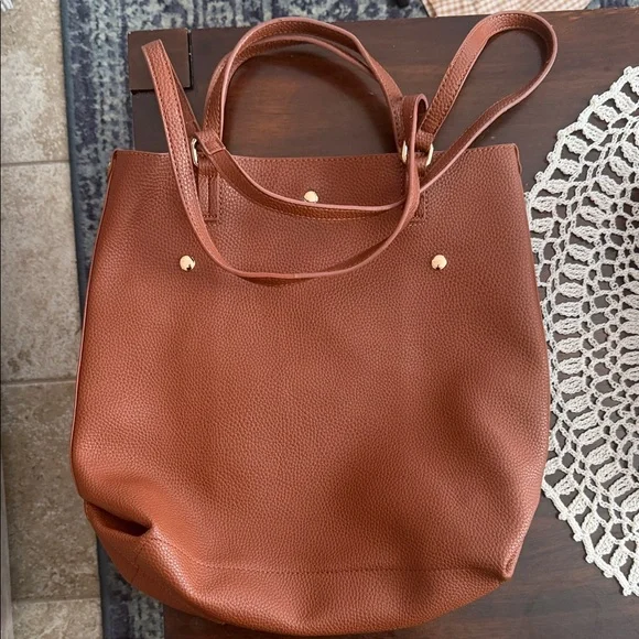 Elegant Brown Leather Tote Bag - Picture 5 of 10
